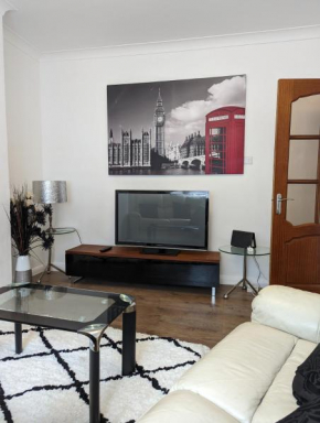Seaside Townhouse with Three Bedrooms and a Garden